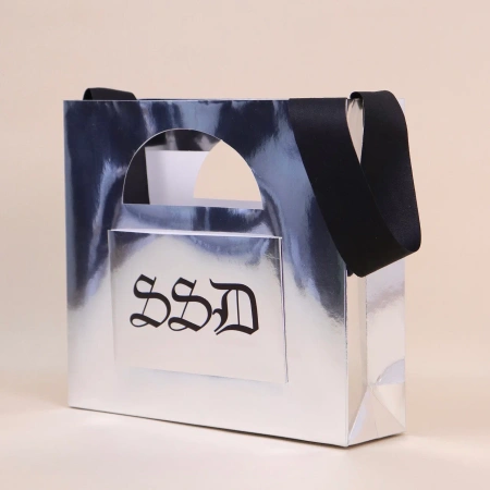 Купить пакет из чёрной дизайнерской бумаги с нанесением логотипа