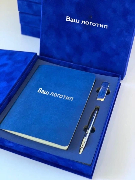 Фотография ежедневник+ручка в мягкой обложке в бархатной коробке