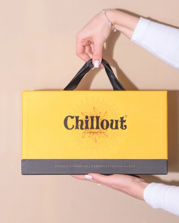 Коробка на магнитах с лентами для газированных напитков  Фотография коробка на магнитах с лентами для газированных напитков