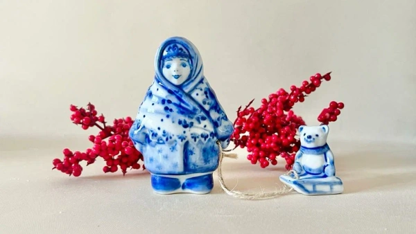 Фотография скульптура "маруся с мишкой"