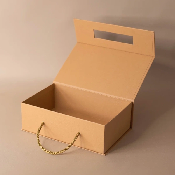  Фотография коробка на магнитах 37*26*3 для косметики