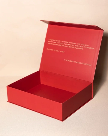  Фотография коробка на магнитах для одежды с изображением кота