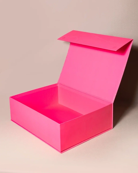 Коробка для подарочного набора косметики с магнитами  Фотография коробка для подарочного набора косметики с магнитами