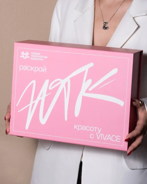  Фотография розовая коробка из дизайнерской бумаги с магнитной крышкой