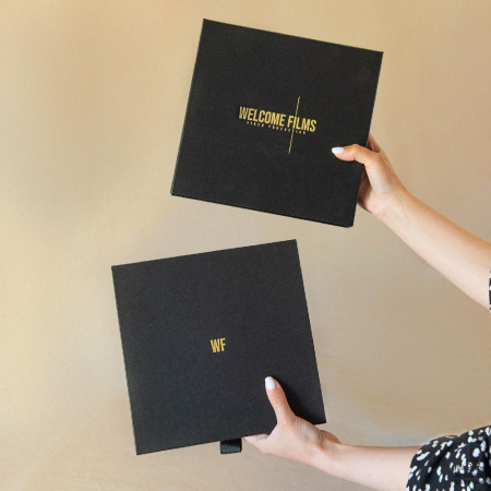 Брендированный бокс из кашированного картона для жёсткого диска, карточки на заказ оптом