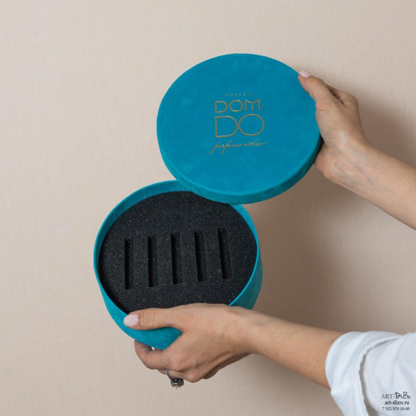  Фотография круглая коробка 17×5 см в бархате для парфюма