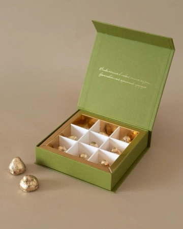  Фотография книга на магнитах с ложементом под конфеты olivia