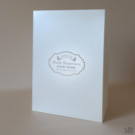  Фотография коробка 35×25×11 см с откидной крышкой на магнитах