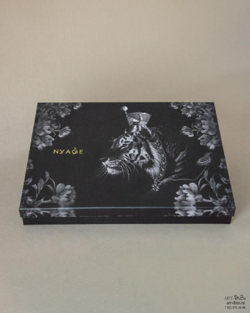  Фотография коробка 40×30×5 см с чёрно-белым принтом