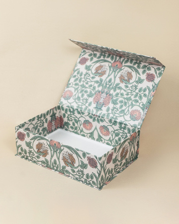  Фотография коробка с откидной крышкой для бренда tashabuena