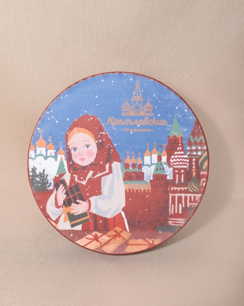 Круглая коробка для конфет с девочкой и Кремлем  Фотография круглая коробка для конфет с девочкой и кремлем