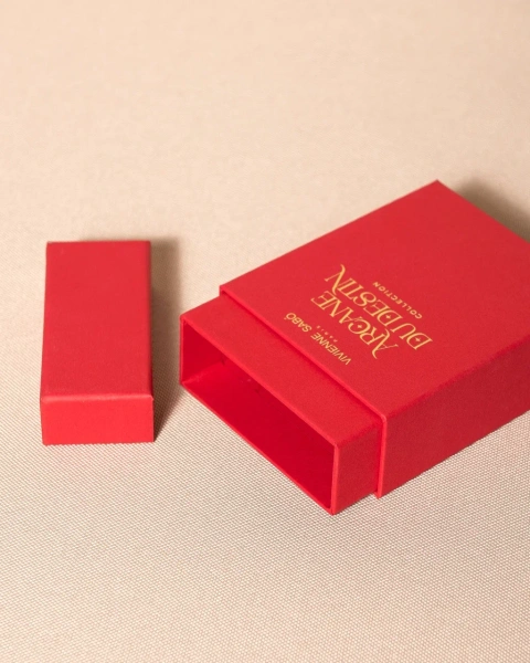  Фотография коробка на втулке для бренда косметики