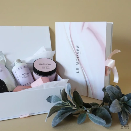 Фотография коробка на магнитах для косметики/бьютибокс