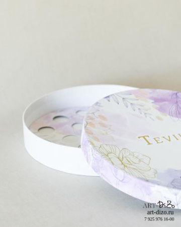 Коробка для конфет с накладкой/вставкой на коррекс