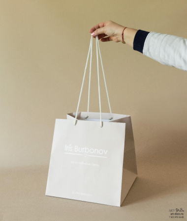 Пакет-кубик 29 см с бежевой запечаткой, производство Арт-Дизо на заказ в Москве